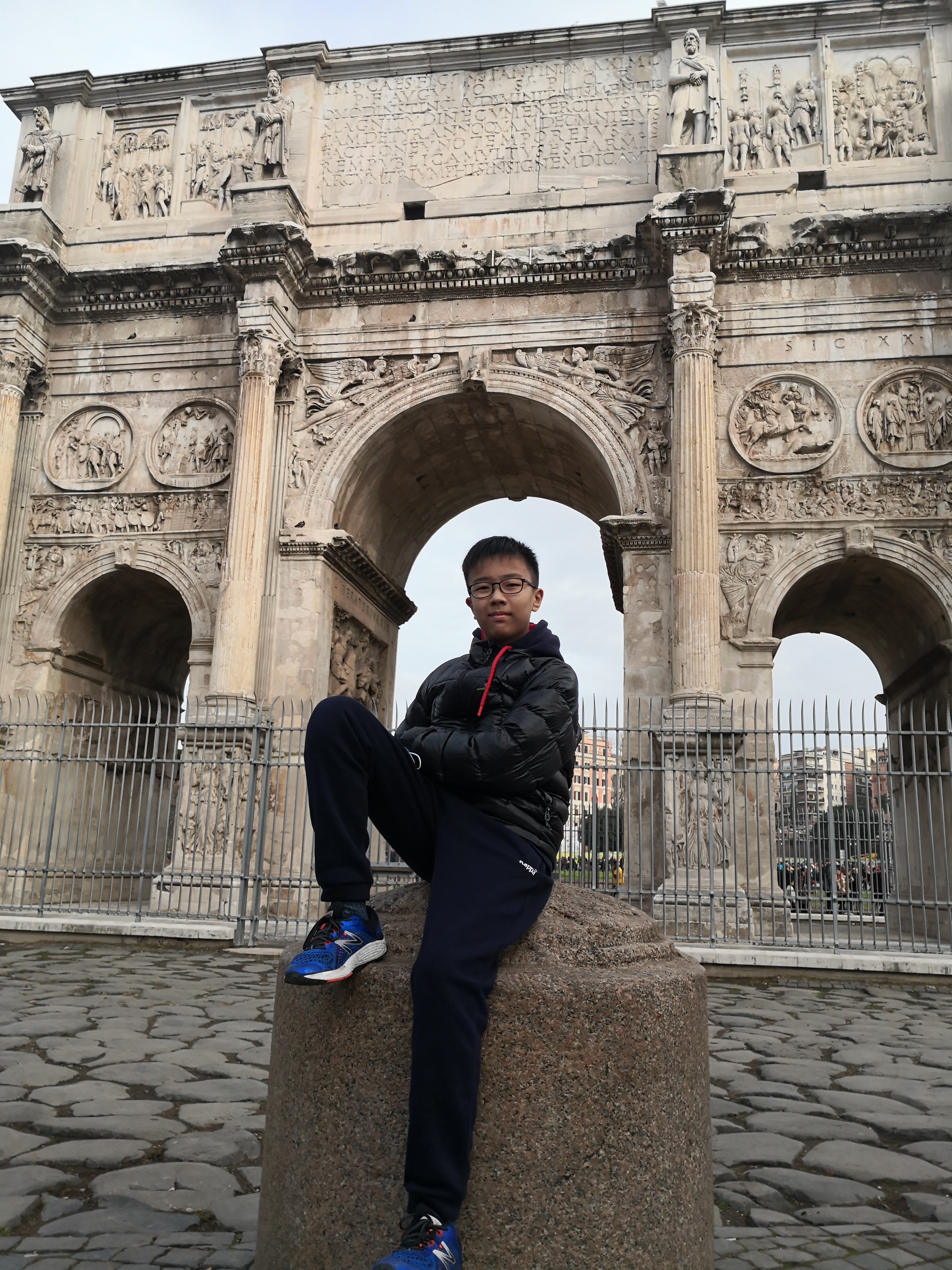 Photo of Li Hang Kin at a historical arch